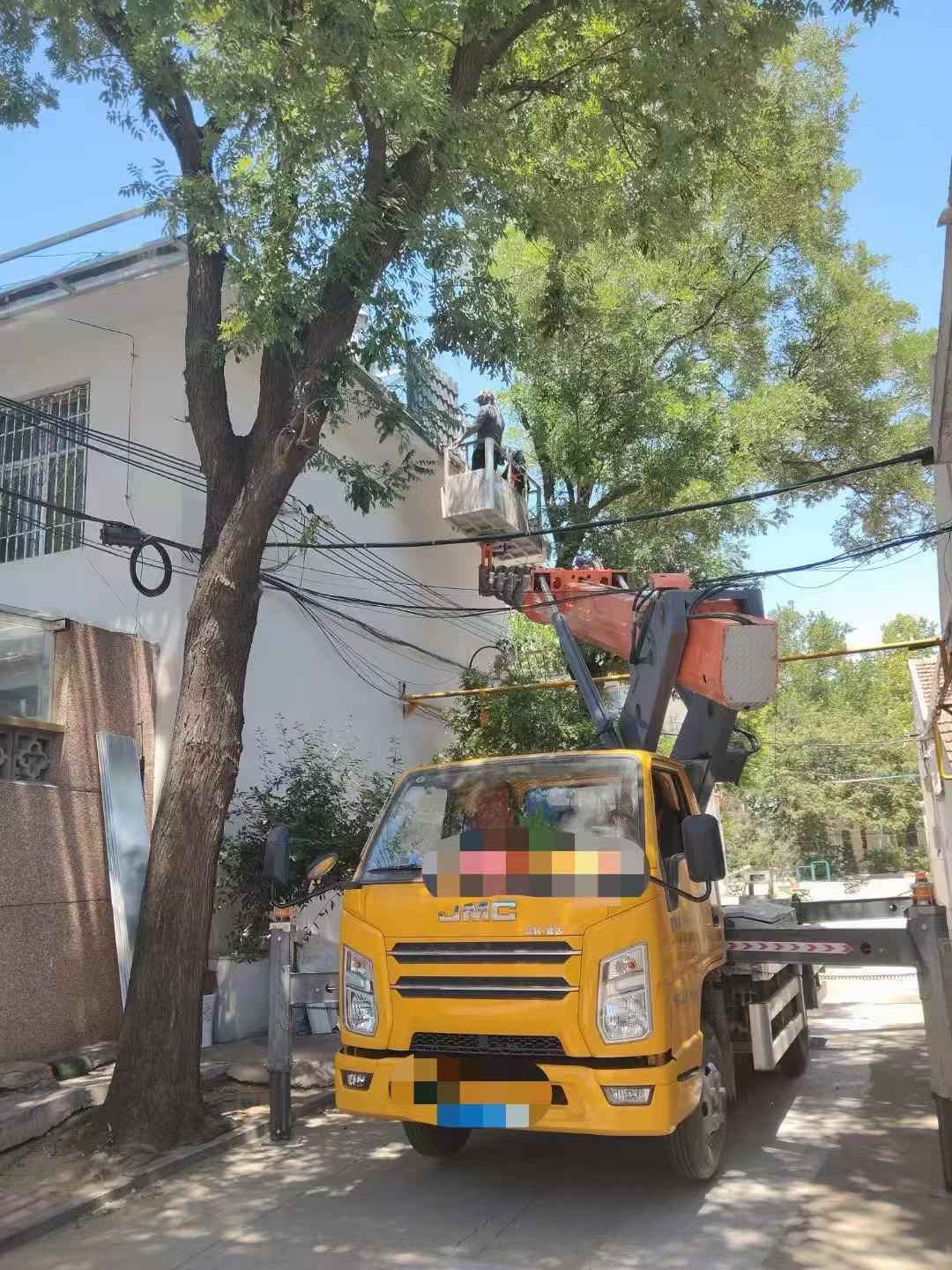 潜江市高空作业车能吊装重物吗？最大承载多少公斤？