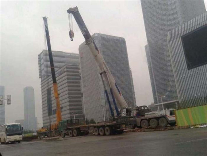 潜江市“自动找平”—— 吊车的 “平地神器” 技术