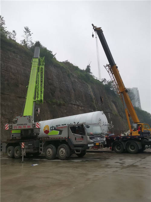 潜江市“不怕风雨冻”—— 吊车的 “恶劣环境适应” 技术